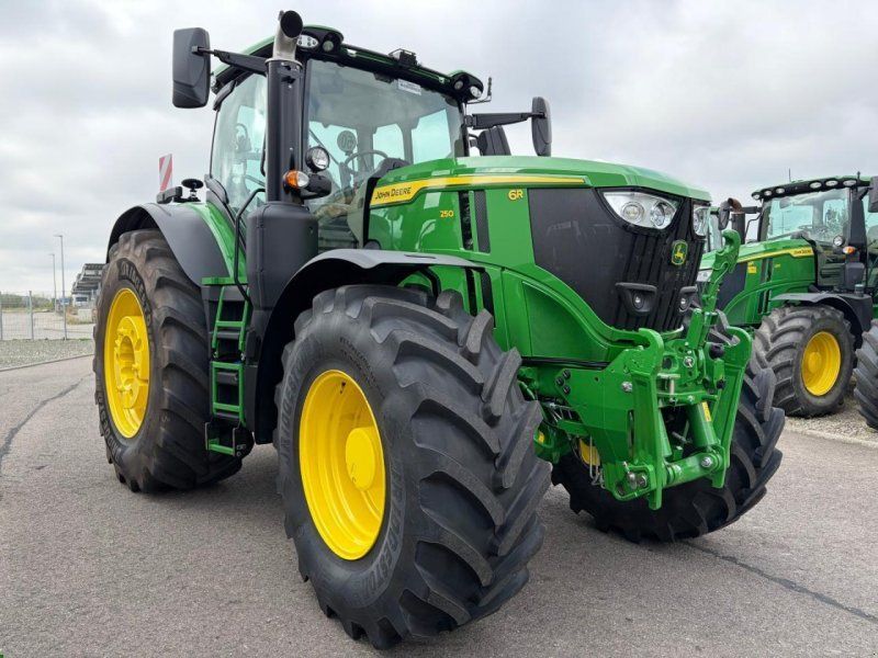 John Deere 6R 250