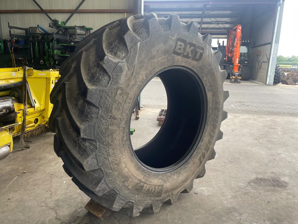 BKT Agri Max Force IF710/75R42