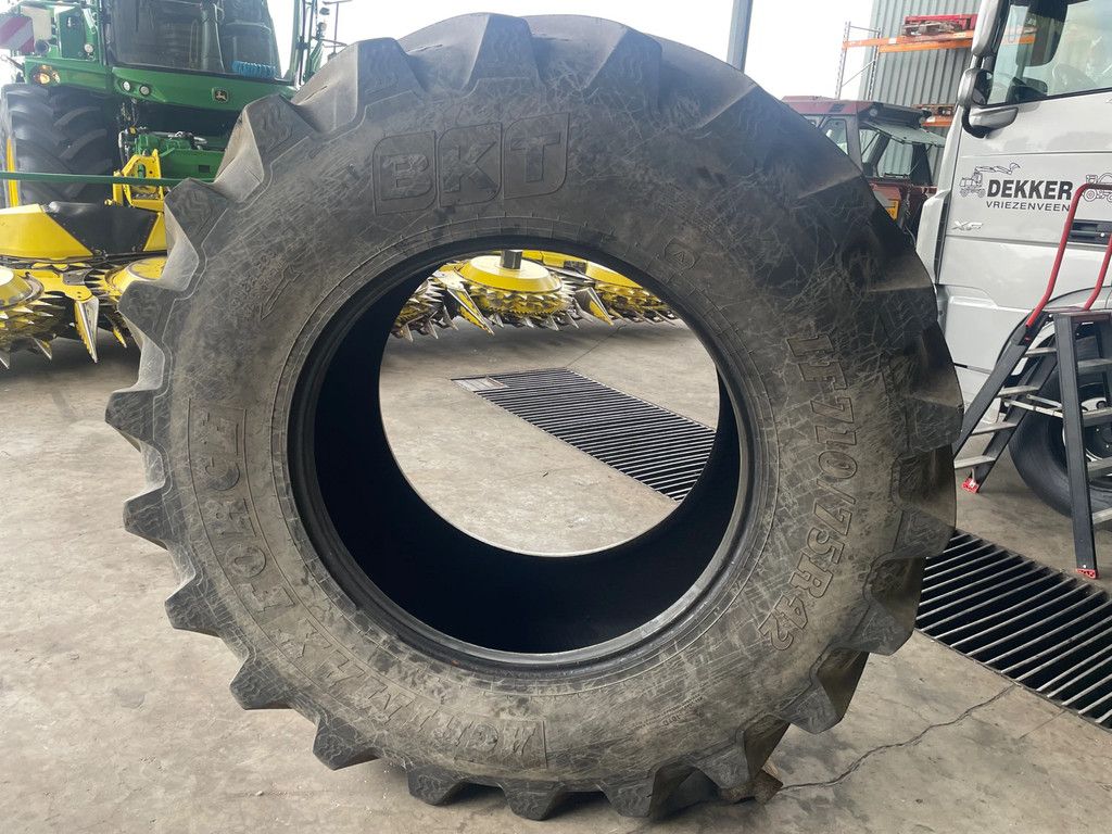 BKT Agri Max Force IF710/75R42