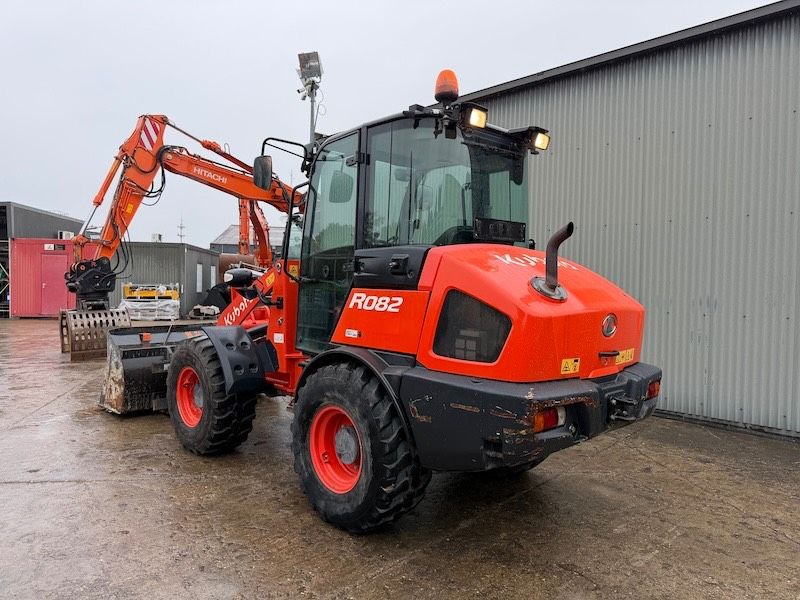 Kubota R 082