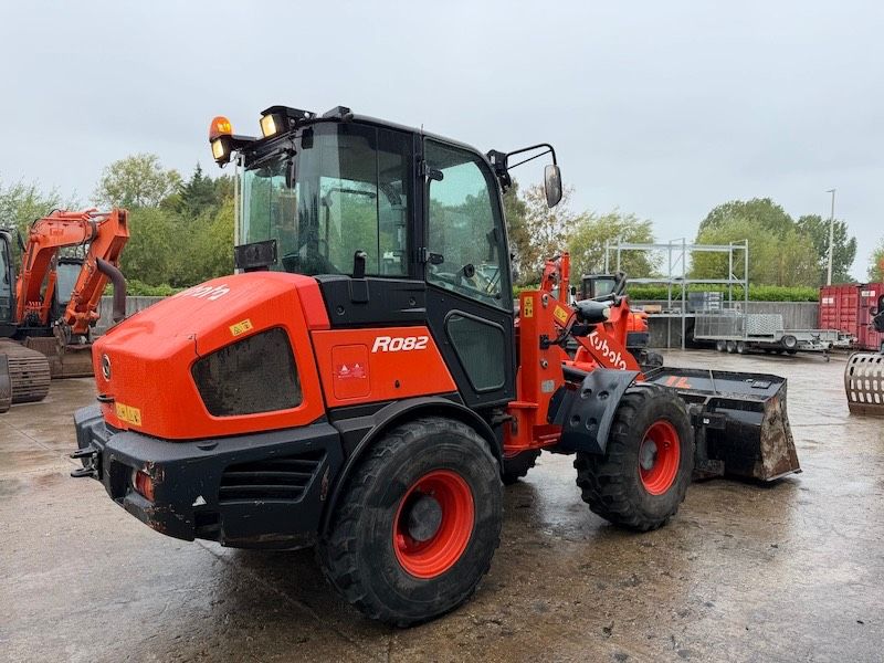 Kubota R 082