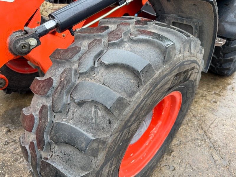 Kubota R 082
