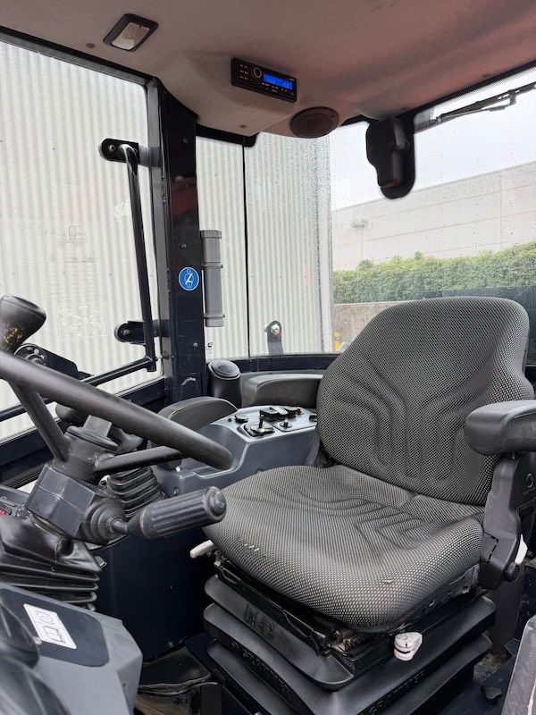 Kubota R 082