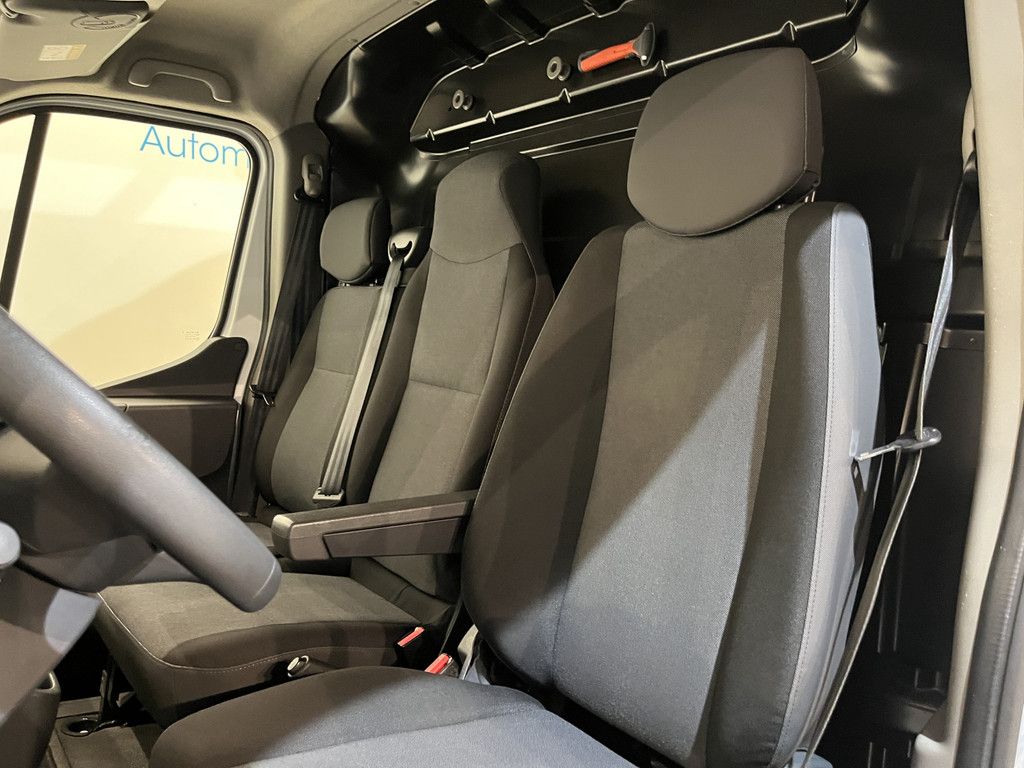 Renault Master 2.3 dCi 150 PK L3H3 Automaat / Euro 6 / Airco / Cruise Control / CarPlay / Camera / Trekhaak / Navigatie / 3-Zits
