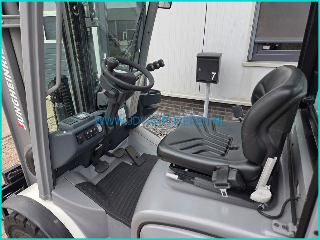 Jungheinrich TFG430 2558uur! 2017 triplex4.4m+sideshift+215cm ho