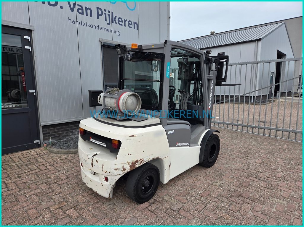 Jungheinrich TFG430 2558uur! 2017 triplex4.4m+sideshift+215cm ho
