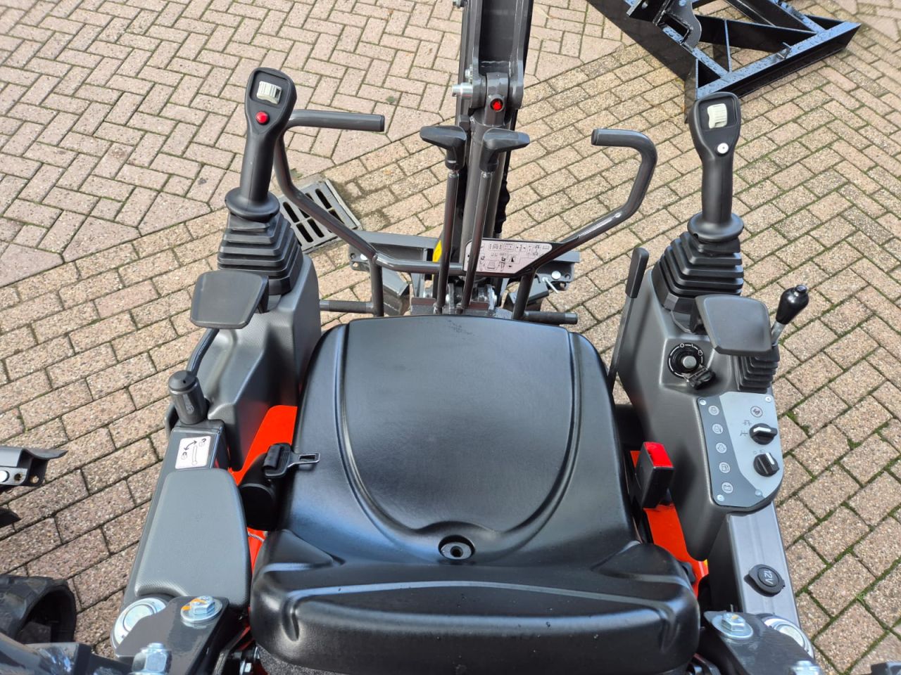Eurocomach graafmachines te koop nieuw 12zt en 14sr