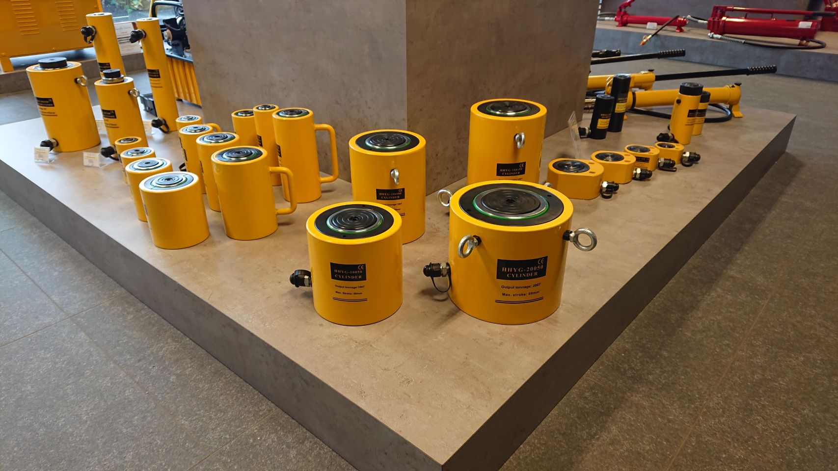 Groot aanbod hydraulische cilinders van 5 ton tot en met 200 ton