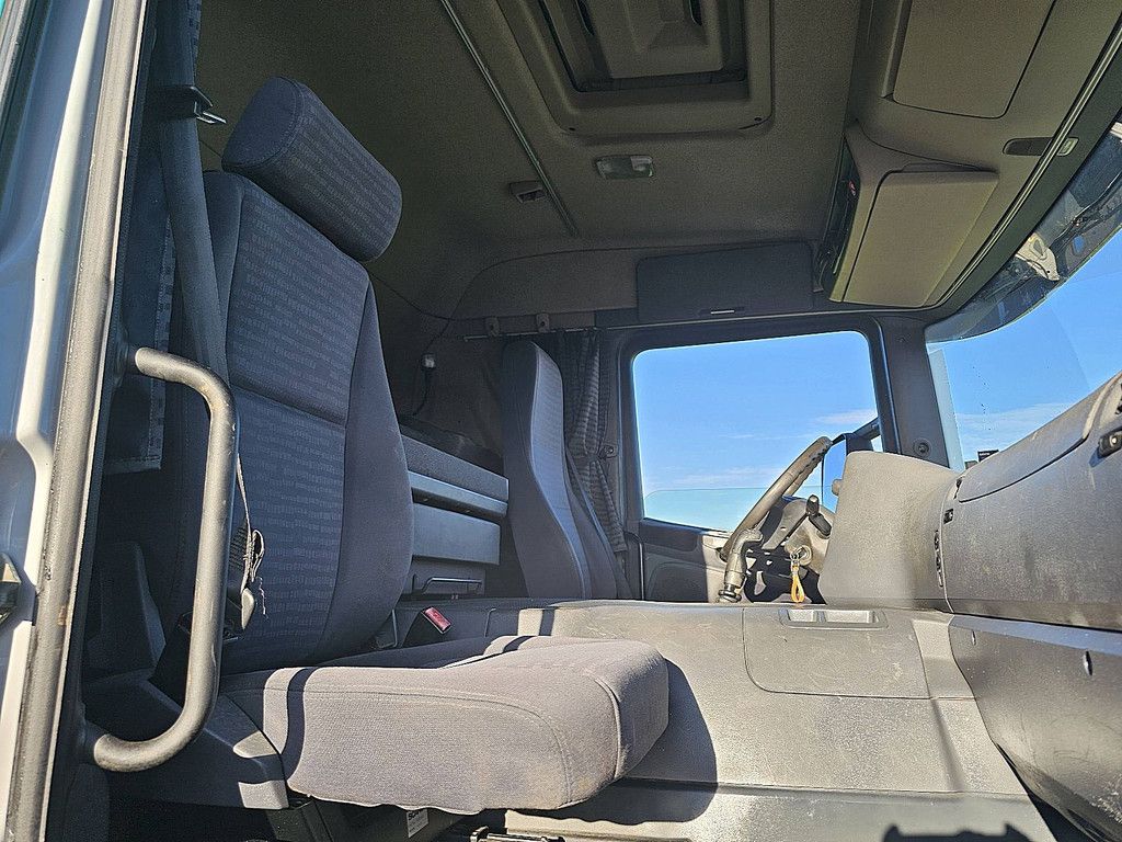 SCANIA P380 manual hydraulics