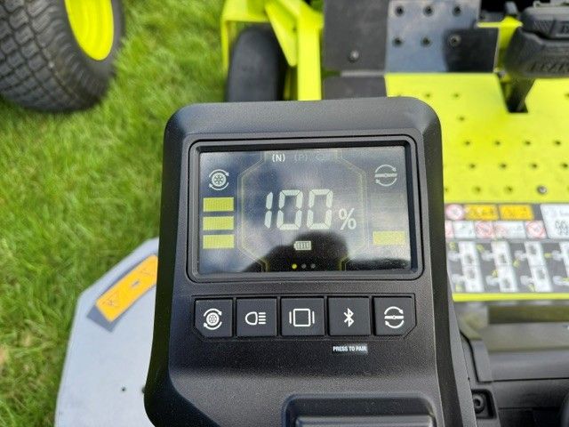 Ryobi RYZTRX137 electrische zero turn maaier