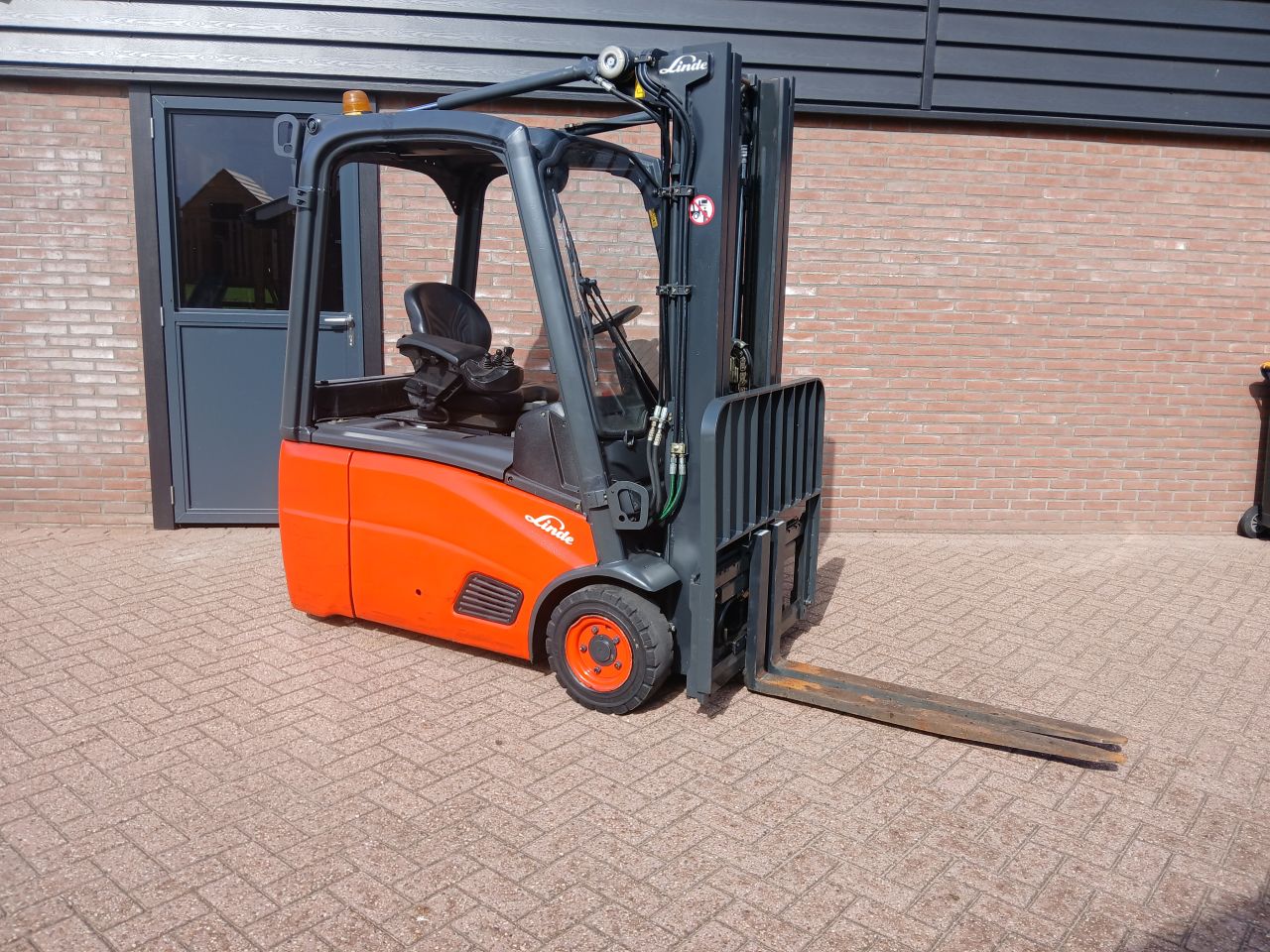 Linde e16 - 01 / side shift / bj2013 / accu 2019