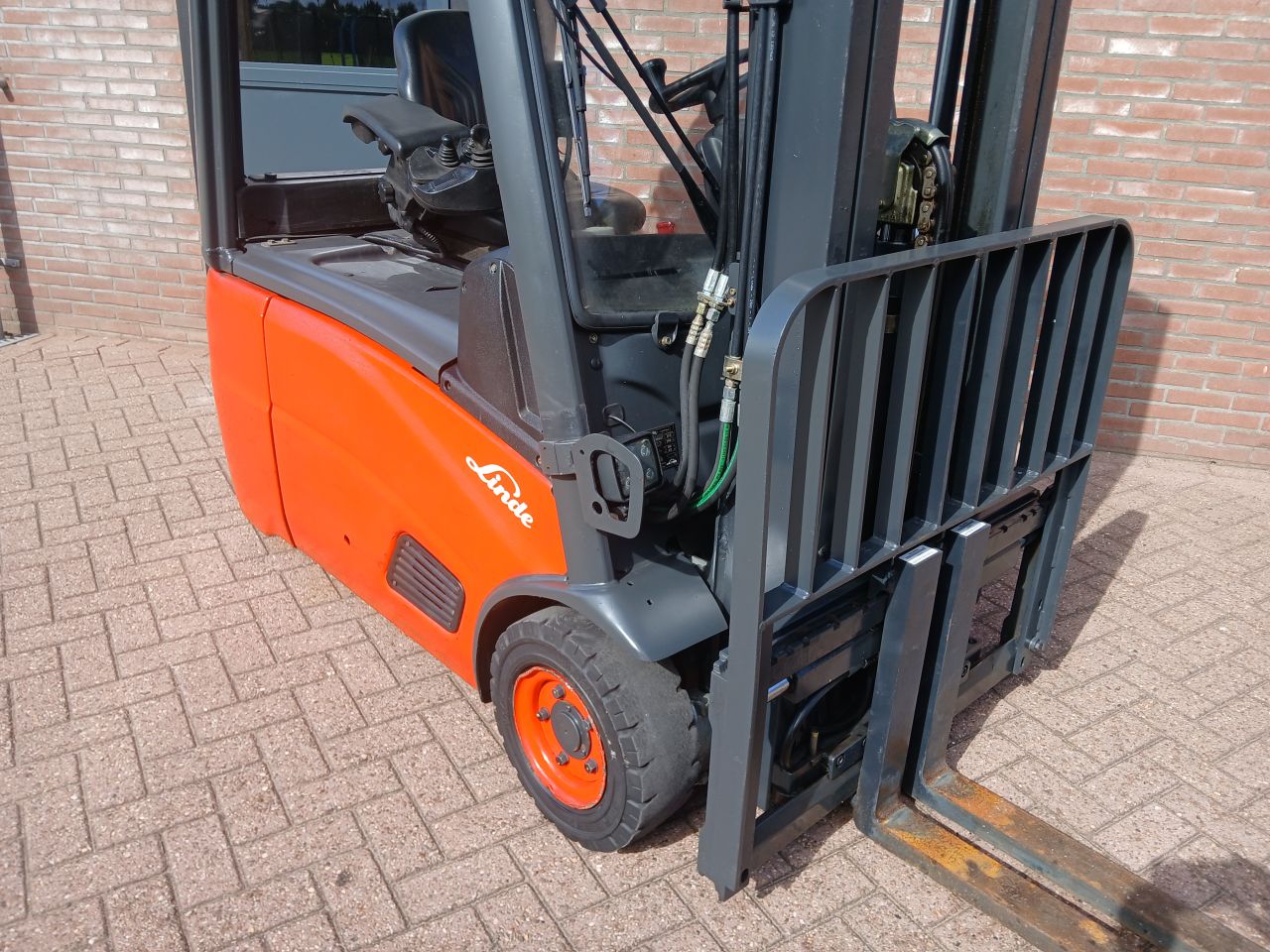 Linde e16 - 01 / side shift / bj2013 / accu 2019