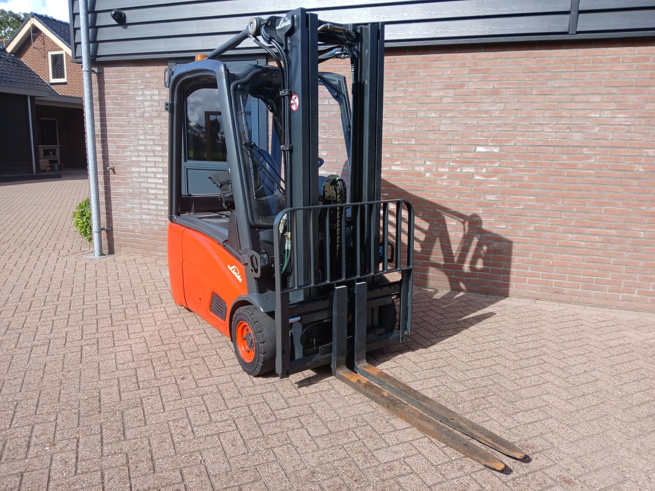 Linde e16 - 01 / side shift / bj2013 / accu 2019