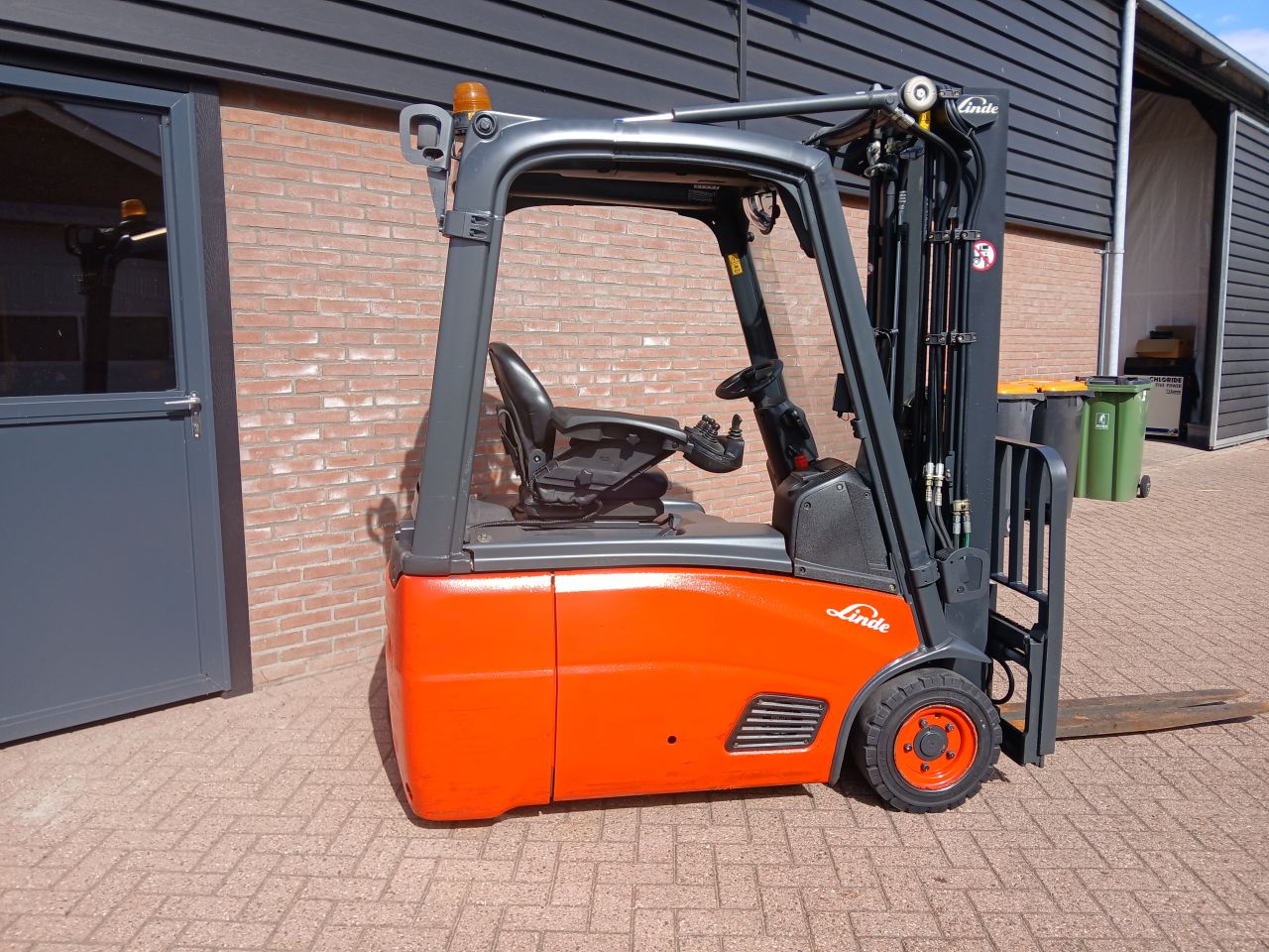 Linde e16 - 01 / side shift / bj2013 / accu 2019