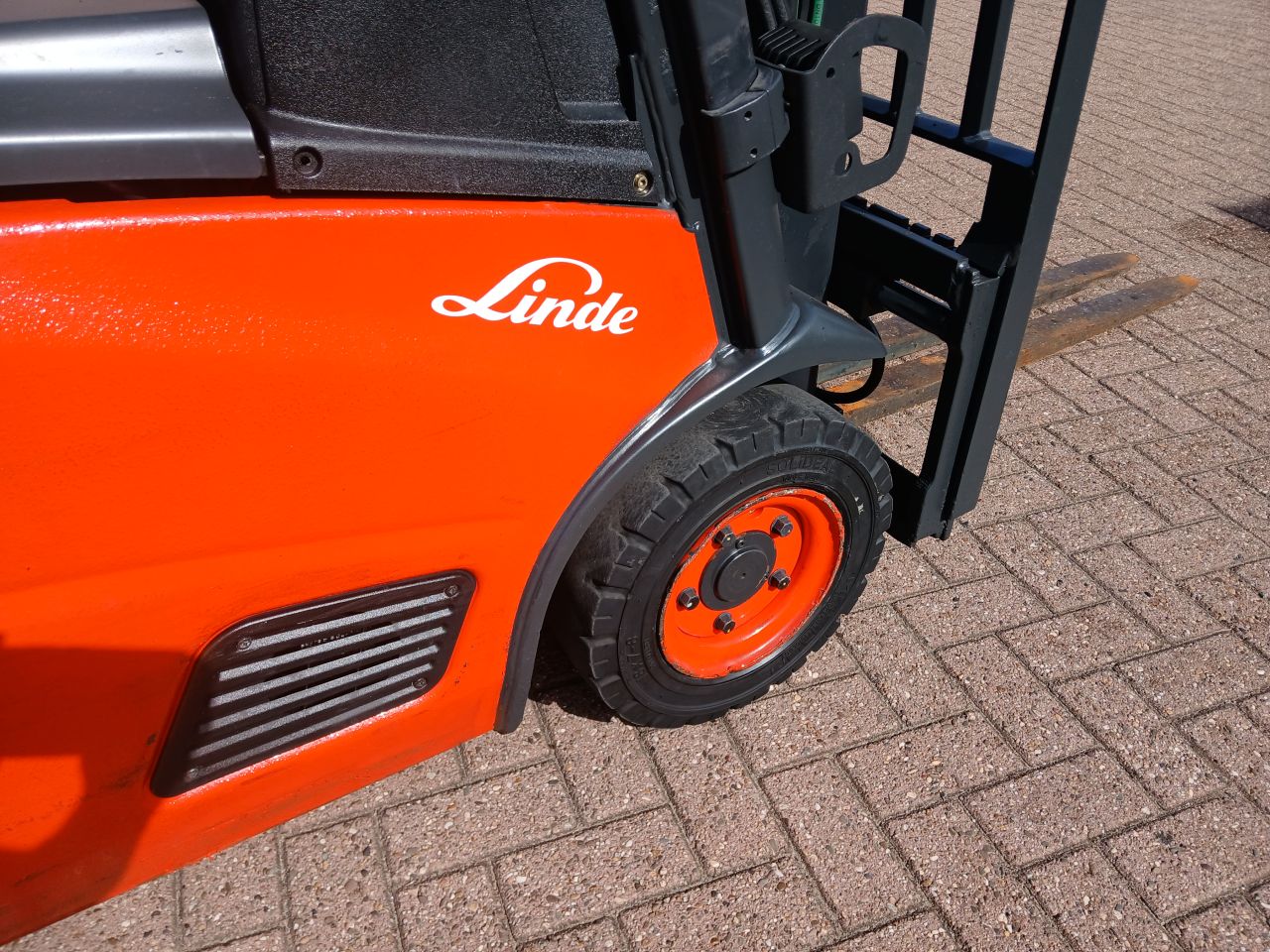 Linde e16 - 01 / side shift / bj2013 / accu 2019
