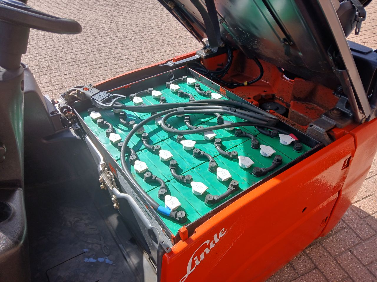 Linde e16 - 01 / side shift / bj2013 / accu 2019