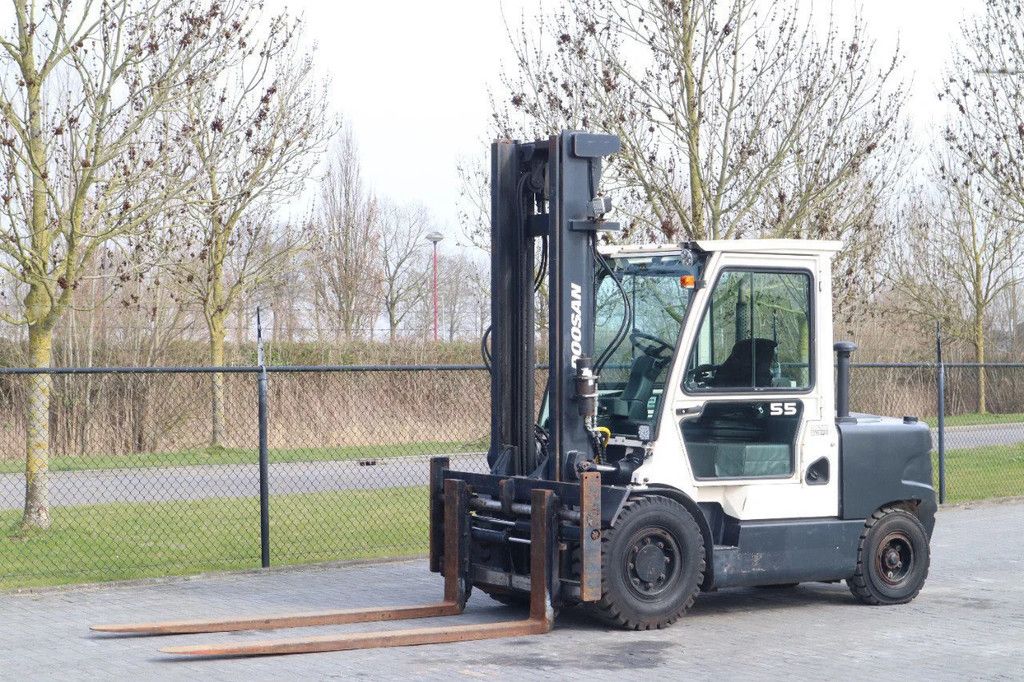 Doosan D55C-5 | 5500 KG | SIDESHIFT | POSITIONERS