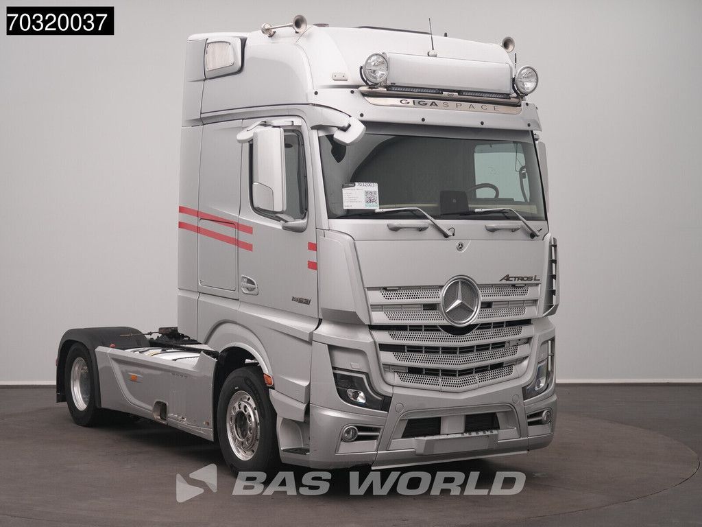 Mercedes Actros Actros 1963 4X2 GigaSpace Retarder Full-Air APK 01-2027 2xTanks Alcoa's ACC Navi