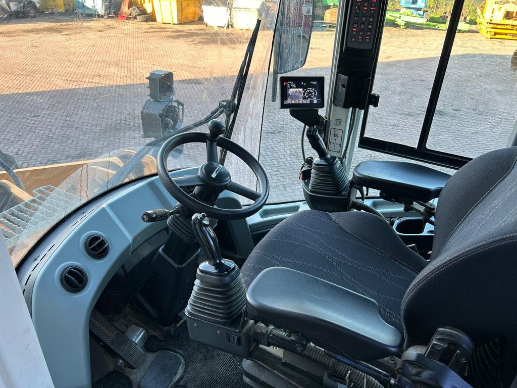 Liebherr L566