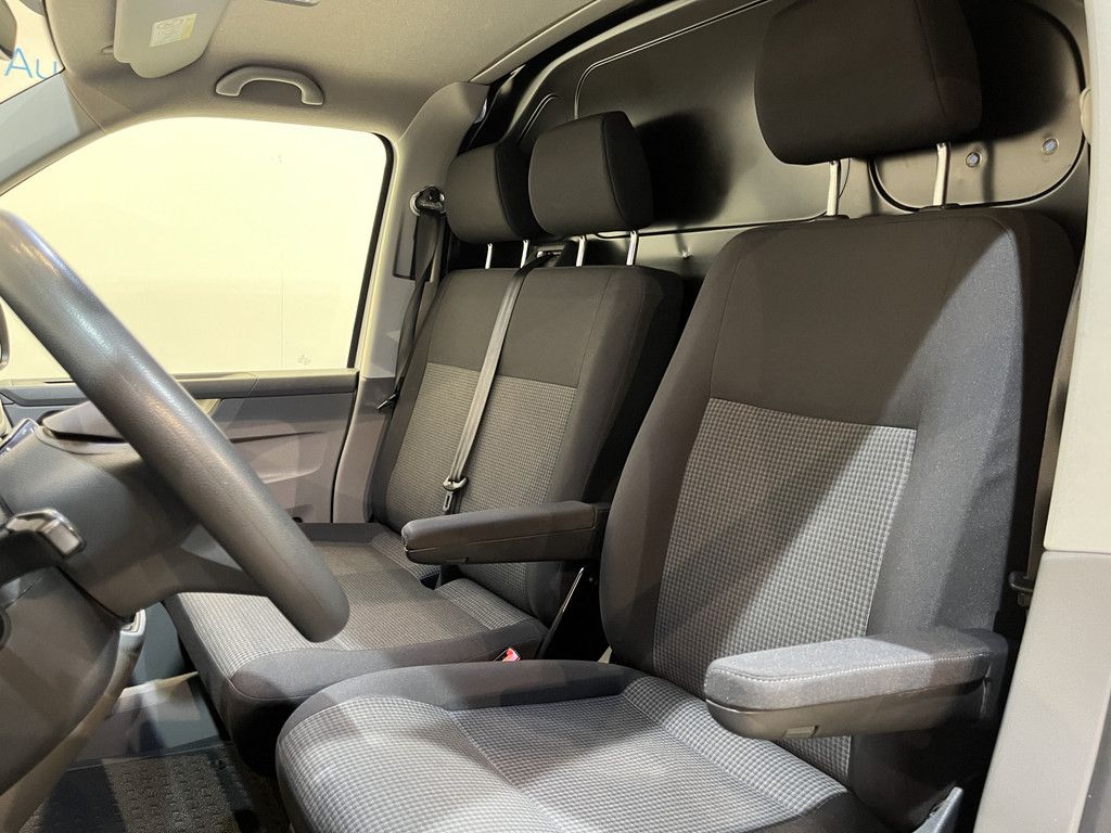 Volkswagen Transporter 2.0 TDI L1H1 150 PK Automaat / Euro 6 / Schuifdeur L + R / Airco / CarPlay / Cruise Control / Trekhaak / PDC / 3-Zits / 85.100 KM !!