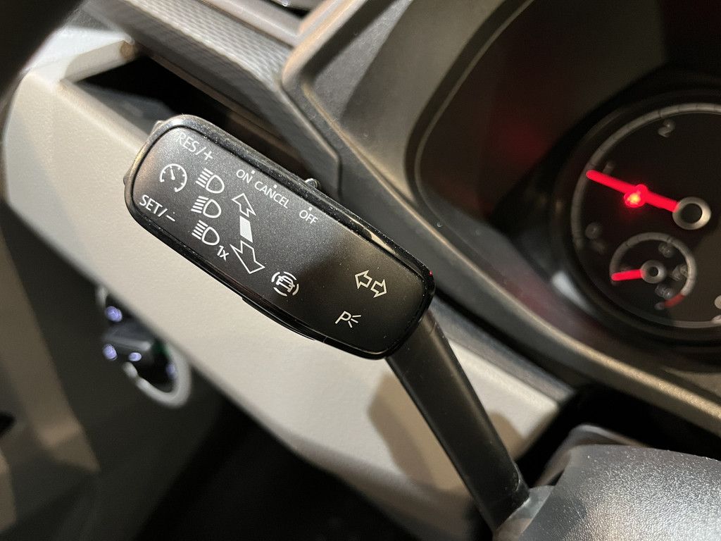 Volkswagen Transporter 2.0 TDI L1H1 150 PK Automaat / Euro 6 / Schuifdeur L + R / Airco / CarPlay / Cruise Control / Trekhaak / PDC / 3-Zits / 85.100 KM !!