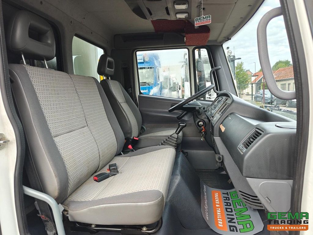 Nissan Atleon 4x2 Day Cab Euro5 - 8T - Boxed Body 5.3M + Portal Lift 1000KG + Towbar - 77,000km Original