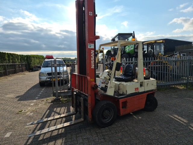Nissan 2.5 ton lpg/