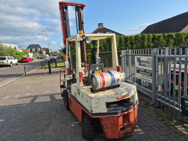 Nissan 2.5 ton lpg/