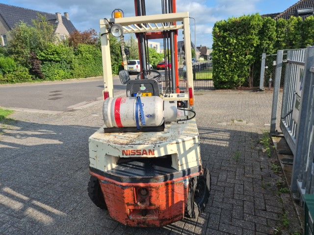 Nissan 2.5 ton lpg/