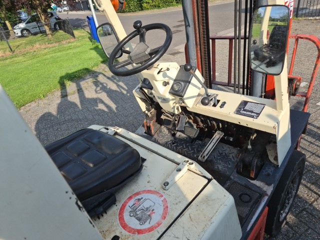 Nissan 2.5 ton lpg/