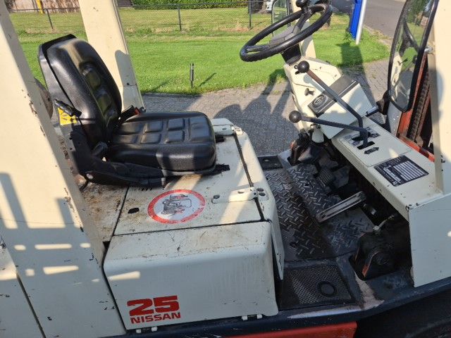 Nissan 2.5 ton lpg/