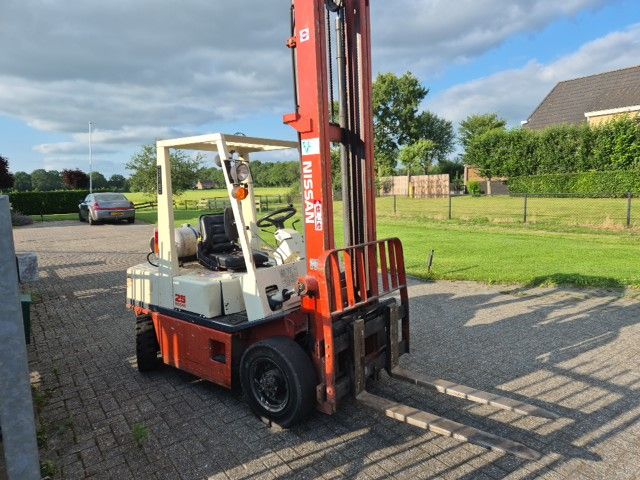 Nissan 2.5 ton lpg/