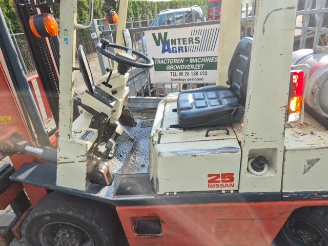 Nissan 2.5 ton lpg/