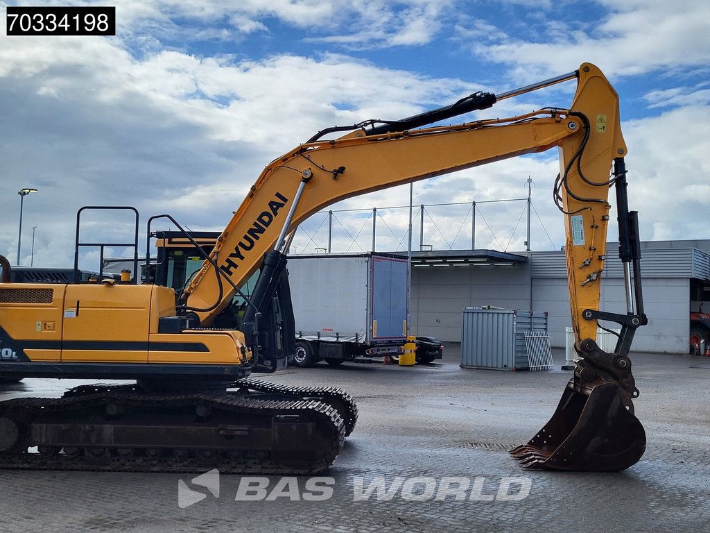 Hyundai HX220 L