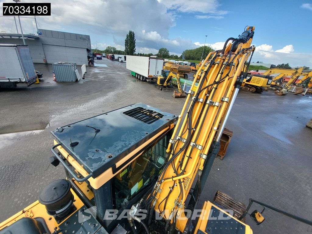 Hyundai HX220 L