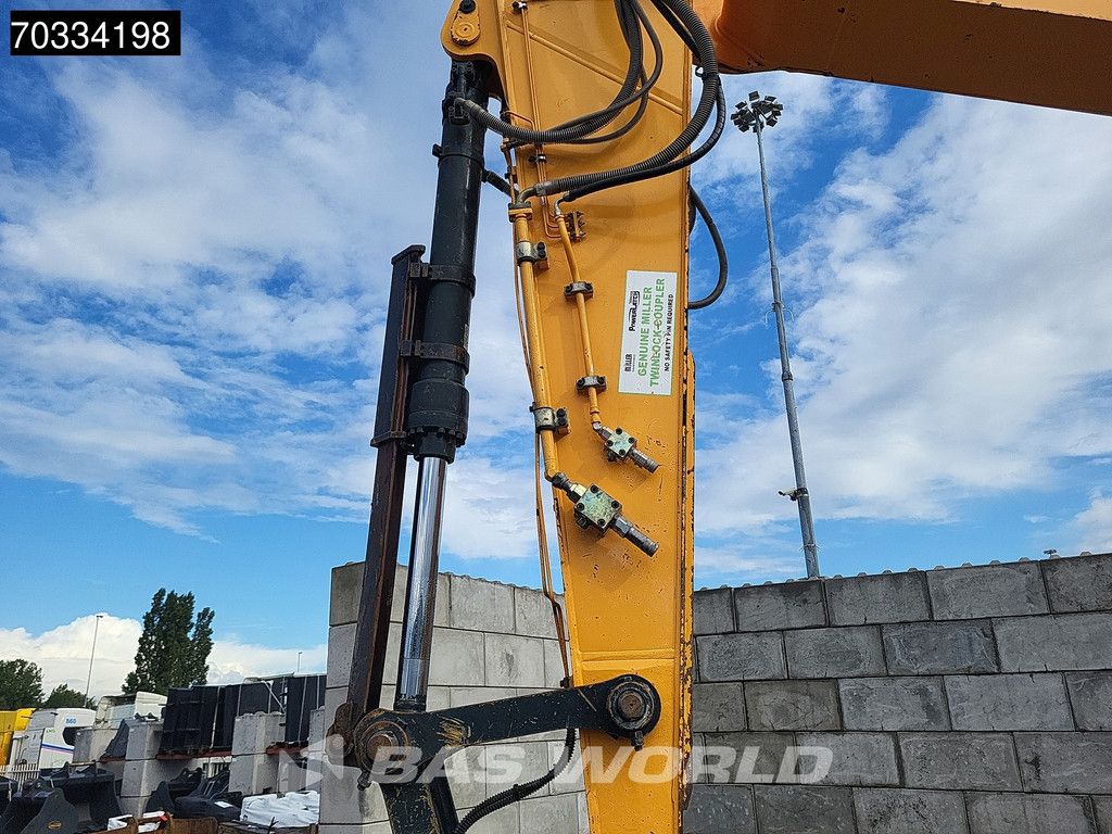 Hyundai HX220 L