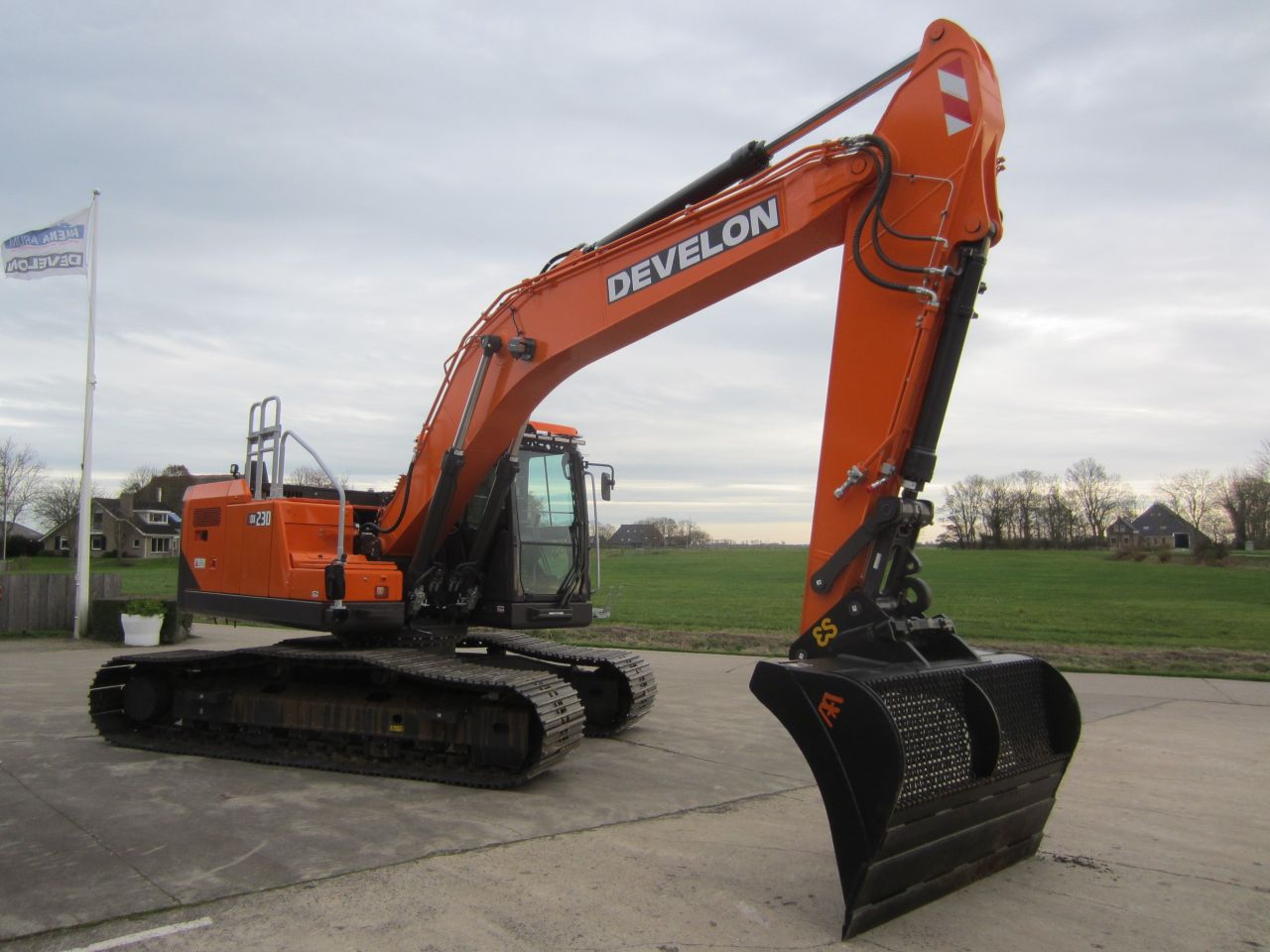 Develon DX230LC-9