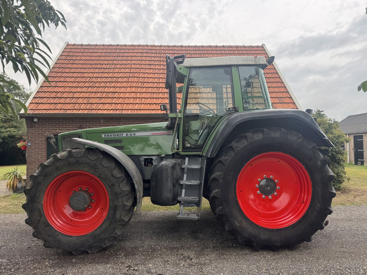 Fendt 824 Favorit Turboshift