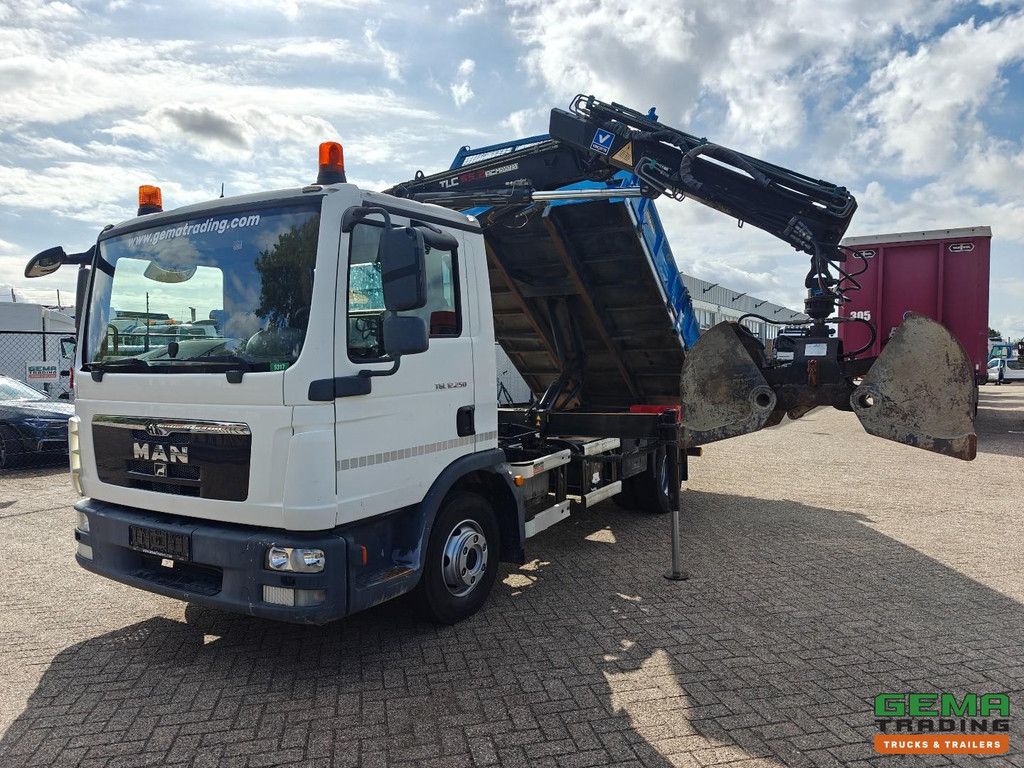 MAN TGL 12.250 4x2 Day Cab Euro5 - Terex 65.2 + Tizmar Grab + Remote Control - Forez Tipper - Full Leaf - SmartTacho V2