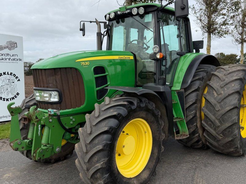 John Deere 7530 Premium 7530 med Frontlift og TLS affjedret foraksel