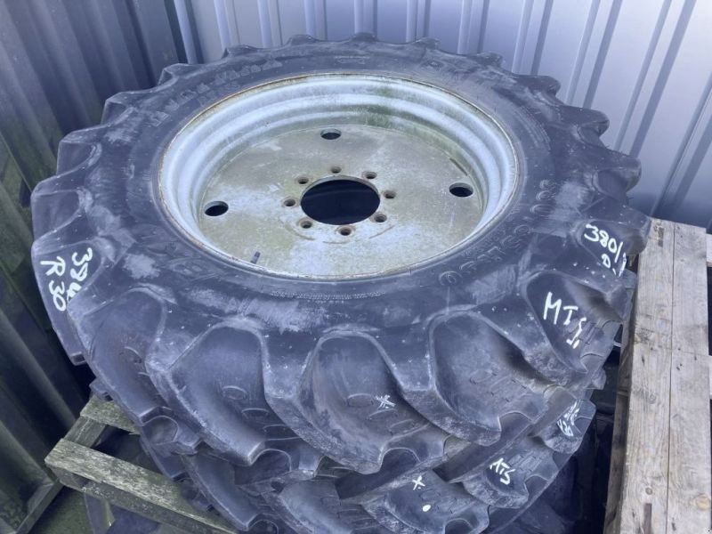 BKT GEBR.KOMPLETTRÄD 380/85R30
