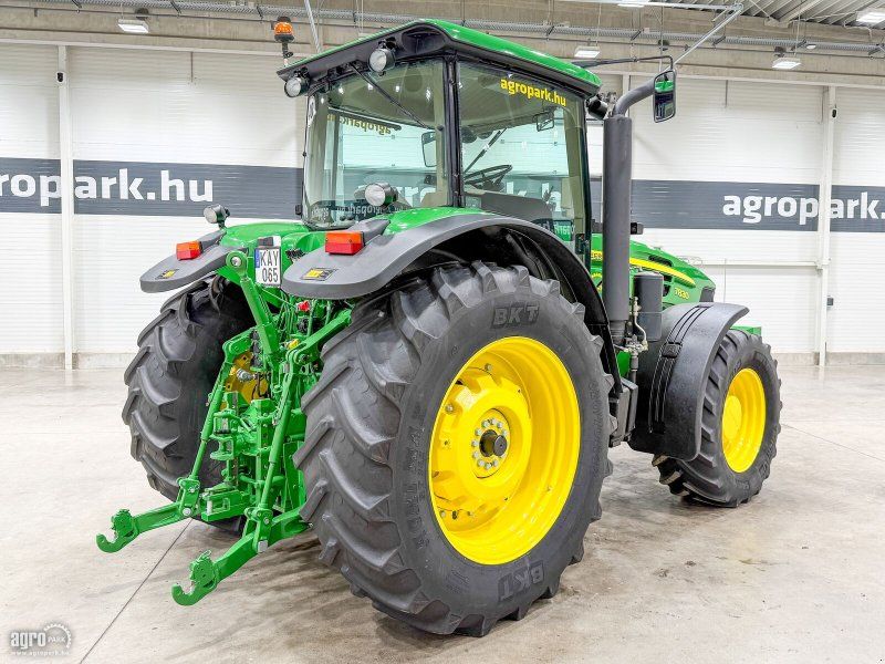 John Deere 7830