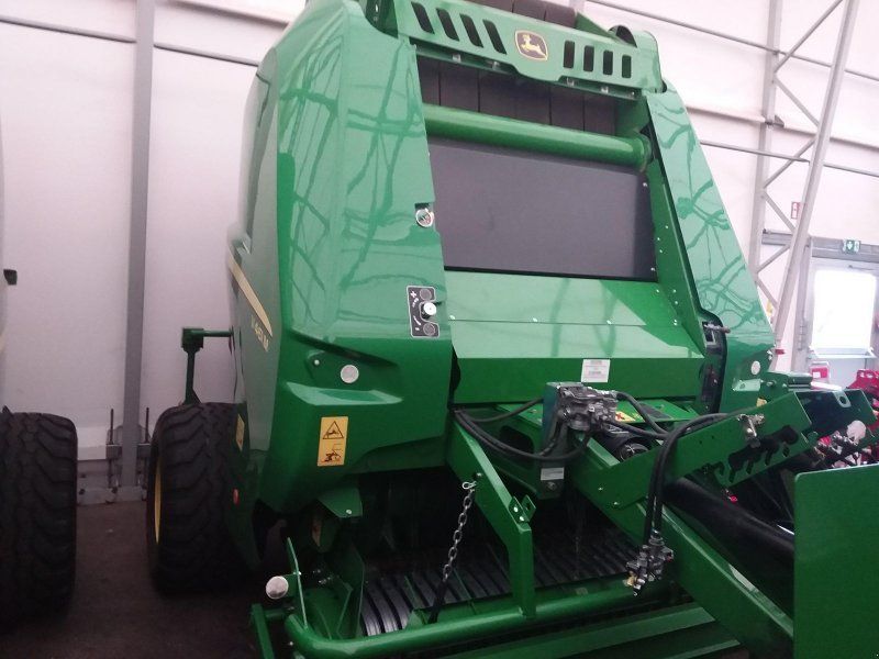 John Deere V461M