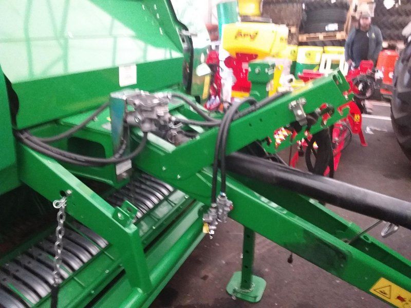 John Deere V461M