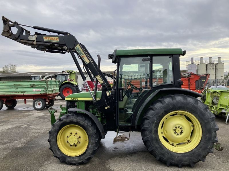 John Deere 5400 + STOLL ROBUST F10 HD