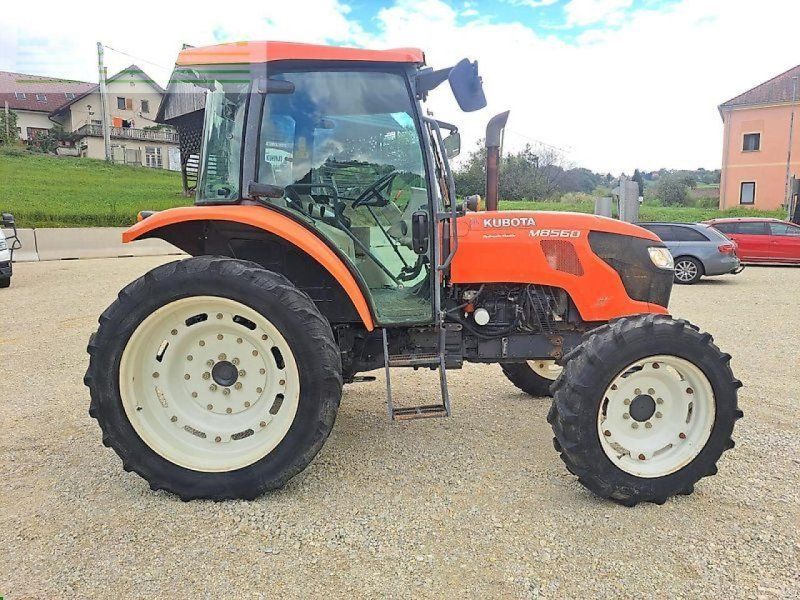 Kubota m8560