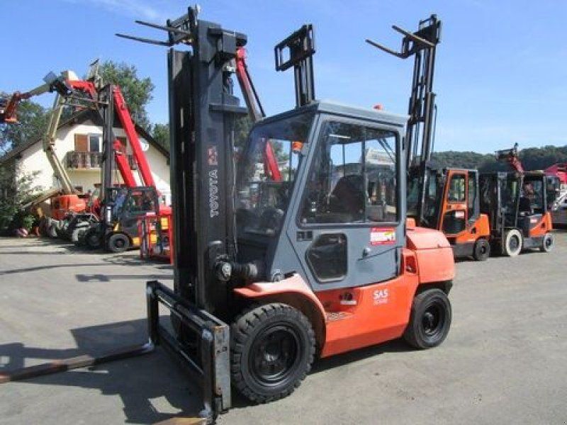 Toyota 3,5 Ton. Zinkenversteller + Seitenschieber