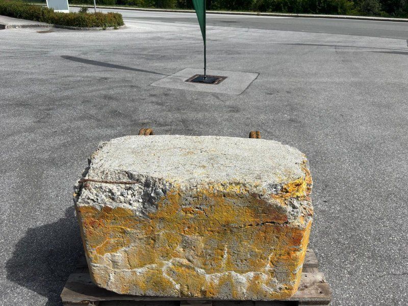 800 kg