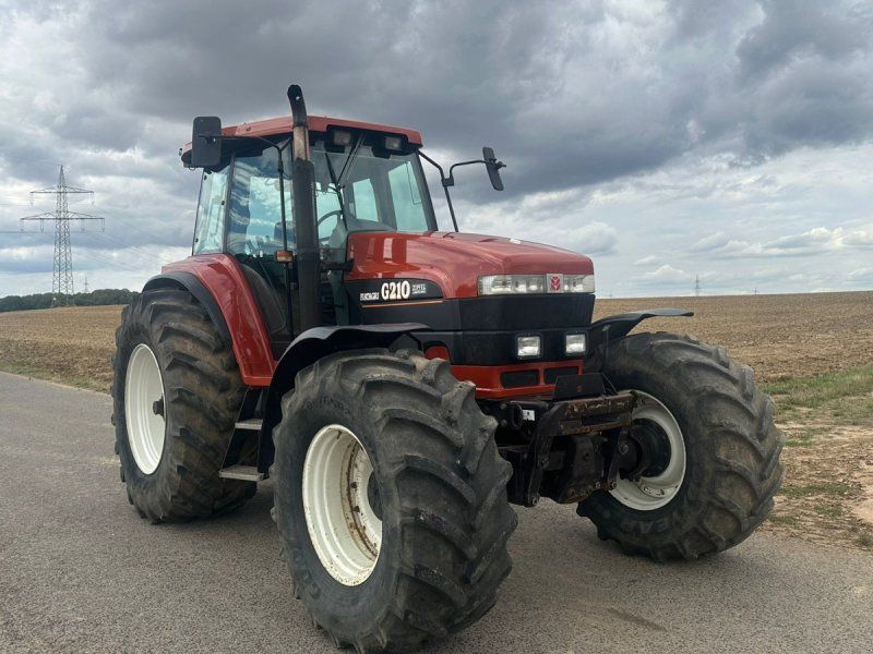 New Holland G 210