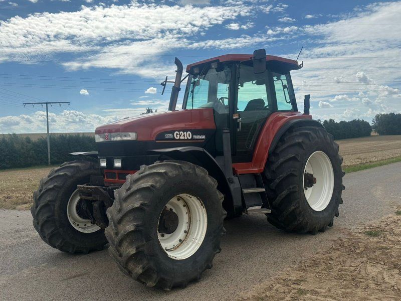 New Holland G 210